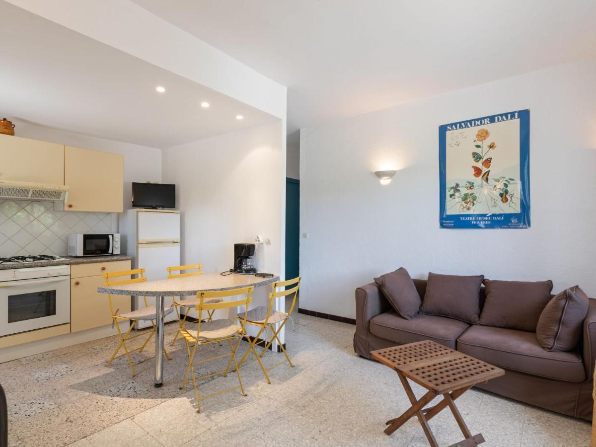 Flat In A Beautiful Building With Pool Apartment Meze Exterior photo
